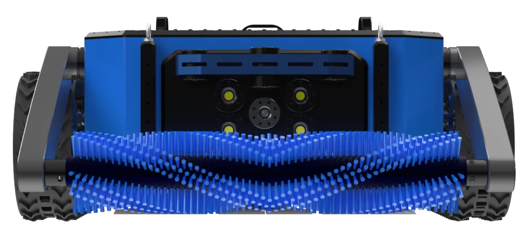 Rendu 3D du robot sous-marin Arius, développé par Sfynx Industry. Cette vue frontale présente la brosse rotative bleue destinée au nettoyage et à la maintenance sous-marine, accompagnée de projecteurs LED circulaires et d’une caméra centrale intégrée pour l’inspection visuelle. La conception robuste du châssis et des roues chenillées souligne la capacité du robot à évoluer efficacement dans des environnements aquatiques complexes, tels que les bassins industriels, coques de navires ou infrastructures portuaires.